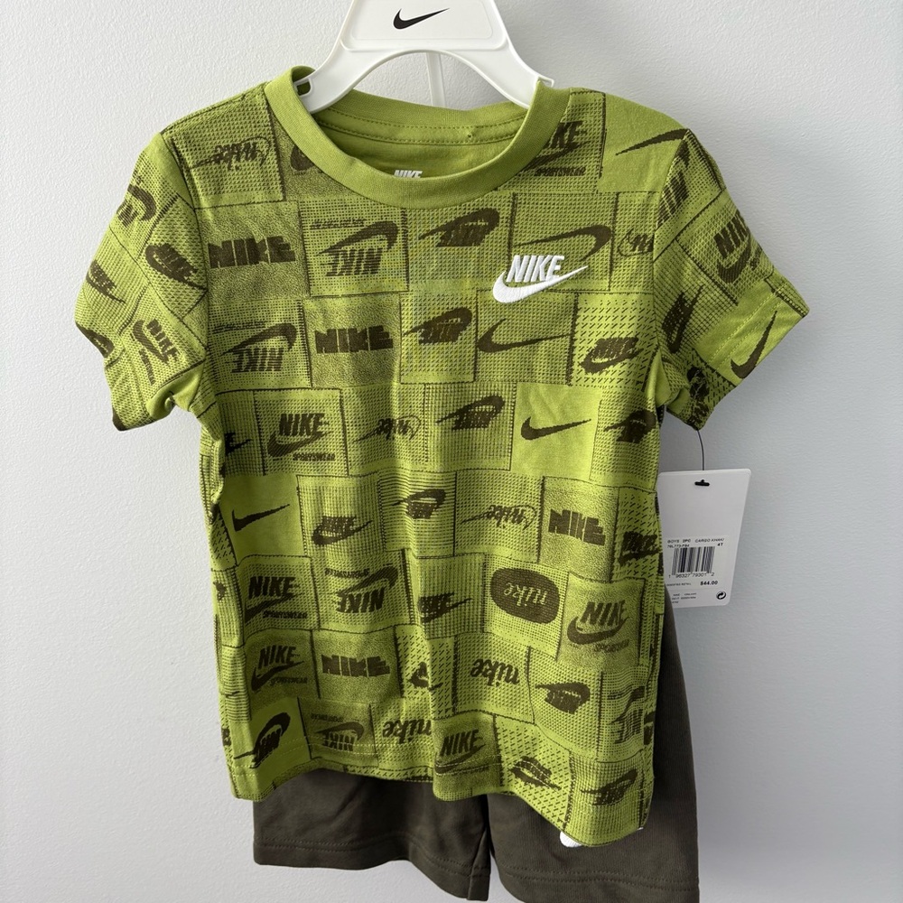 Nike Green Short Sleeve Tee with Swoosh Pattern